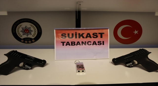 Adana’da anahtarlık şeklinde suikast tabancası ele geçirildi