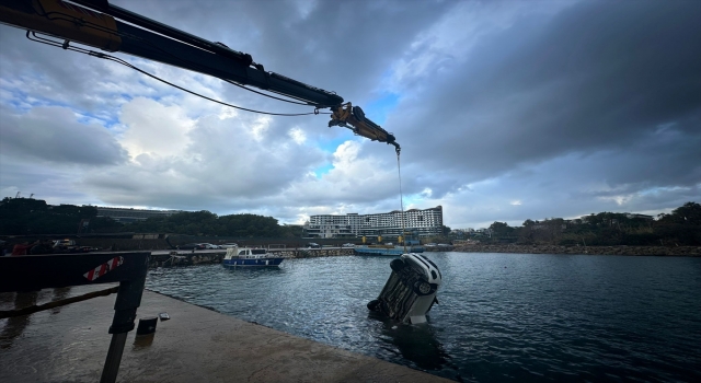 Alanya’da denize düşen otomobildeki 2 genç öldü