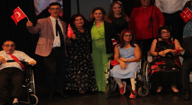 Antalya’da ”Engel Tanımayan Cumhuriyet Konseri” düzenledi