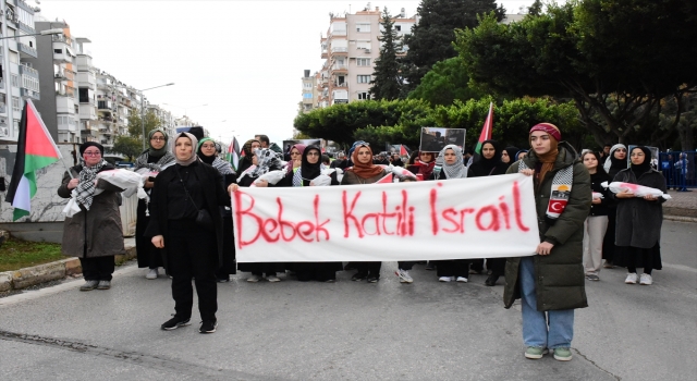 Antalya’da İsrail’in Gazze’ye yönelik saldırıları protesto edildi