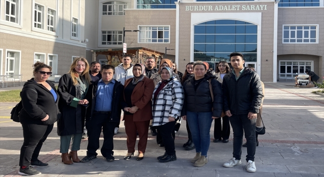 Burdur’da dolandırıcılıktan haklarında dava açılan 8 sanık yargılanıyor