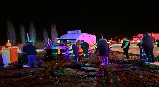 Kahramanmaraş’ta çarpışan ambulans ile otomobildeki 9 kişi yaralandı