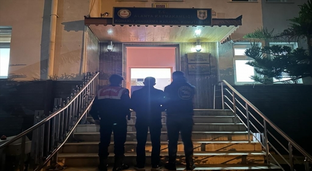 Antalya’da çeşitli suçlardan aranan bir kişi tutuklandı