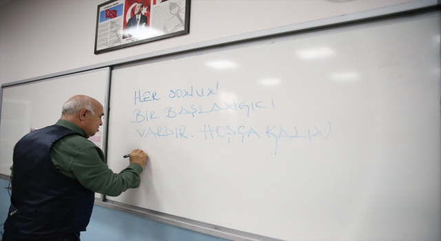 Gaziantep’te emekli olan öğretmene öğrencilerinden duygulandıran veda