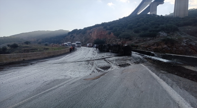 Gaziantep’te devrilen asfalt yüklü tırdaki 2 kişi yaralandı