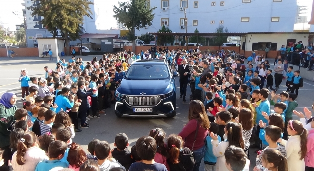 Türkiye’nin yerli otomobili Togg, Erdemli’de öğrencilere tanıtıldı