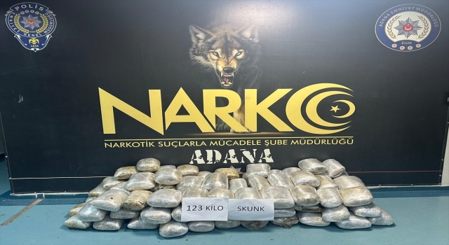 Adana’da küçükbaş hayvan yüklü tırda 123 kilogram sentetik uyuşturucu ele geçirildi