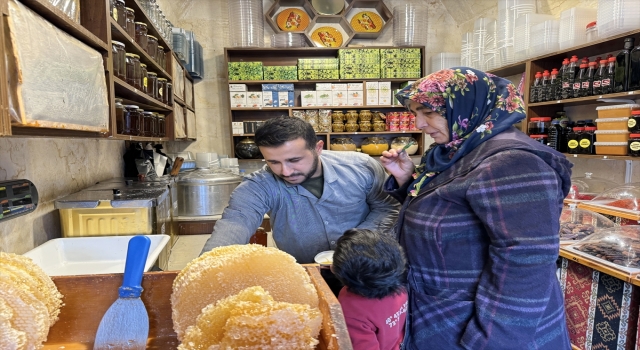 Tarihi handaki dükkan 5. kuşakla hizmette