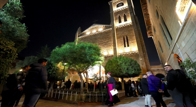 Mersin’de tarihi Katolik Kilisesi’nde Noel ayini yapıldı