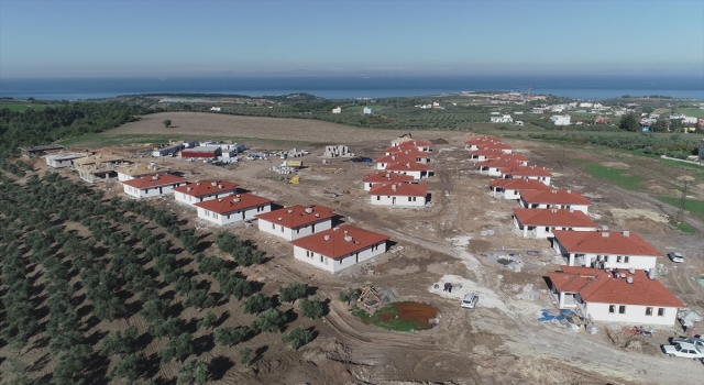 Hatay’ın 13 ilçesinde 2 bin 355 köy tipi afet konutunun inşası sürüyor