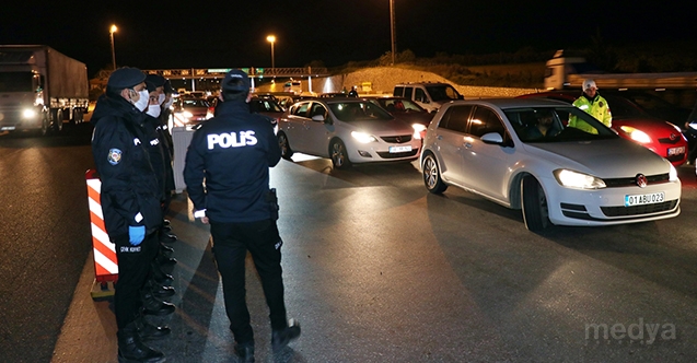 Adana'ya araç giriş çıkışları durduruldu