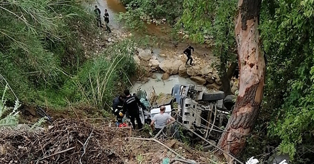 Antalya&#039;da uçuruma devrilen beton mikserinin sürücüsü öldü