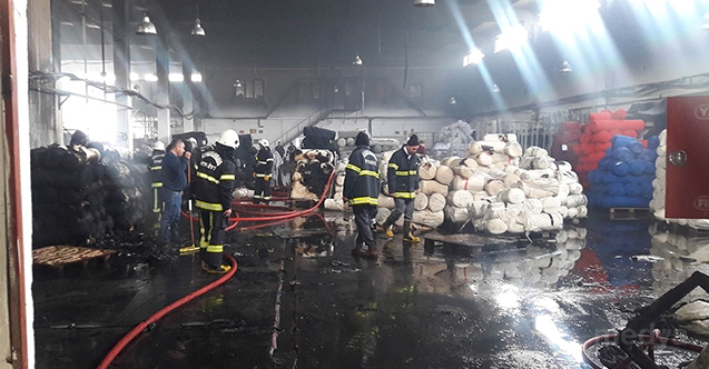 Fabrika yangınına Büyükşehir İtfaiyesinden müdahale