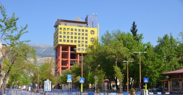 Gaziantep, Malatya Şanlıurfa ve Kahramanmaraş'ta sokağa çıkma kısıtlamasının ardından sokaklar boşaldı