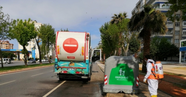 Onikişubat Belediyesi, çöp konteynerlerini dezenfekte ediyor