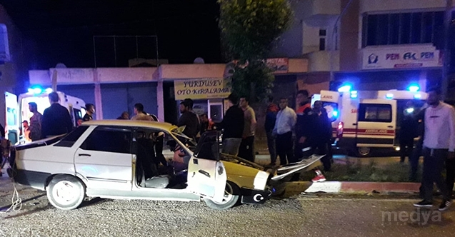 Osmaniye&#039;de iki otomobil çarpıştı: 5 yaralı