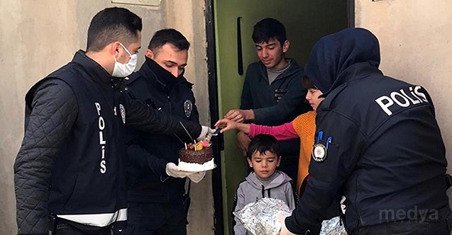 Polislerden, 5 yaşındaki Salih'e doğum günü sürprizi