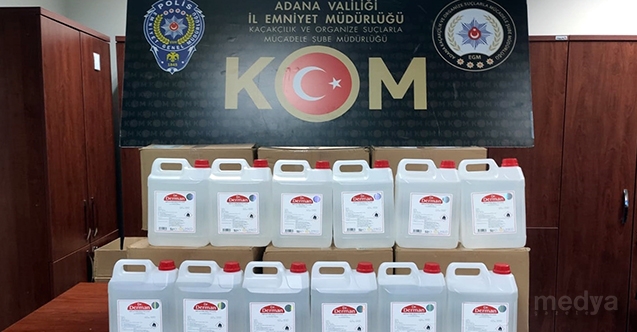 Adana&#039;da sahte içki operasyonunda kargo şubesinde 200 litre etil alkol ele geçirildi