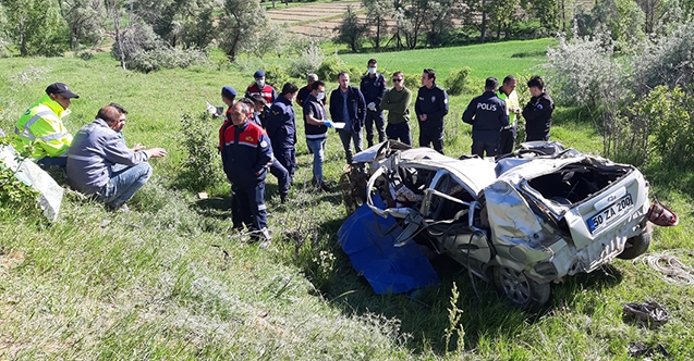 Adana'da uçuruma devrilen otomobilin sürücüsü öldü