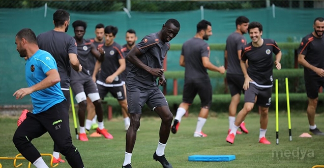 Alanyaspor'da ikinci kez yapılan Kovid-19 testinin sonuçları da negatif çıktı