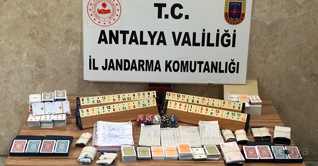 Antalya&#039;da 9&#039;u kumar oynayan 28 kişiye “sosyal mesafe“ cezası