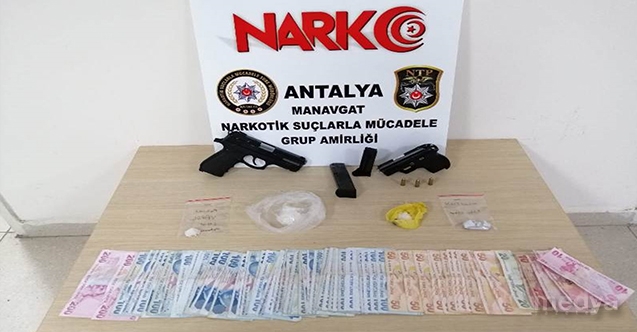 Antalya&#039;da uyuşturucu operasyonunda 5 kişi yakalandı