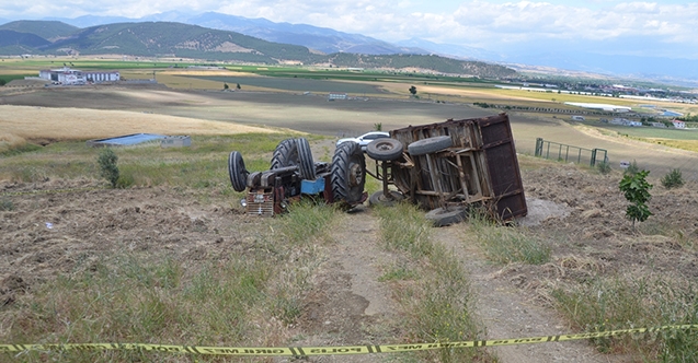 Kahramanmaraş&#039;ta devrilen kum yüklü traktörün altında kalan sürücü öldü