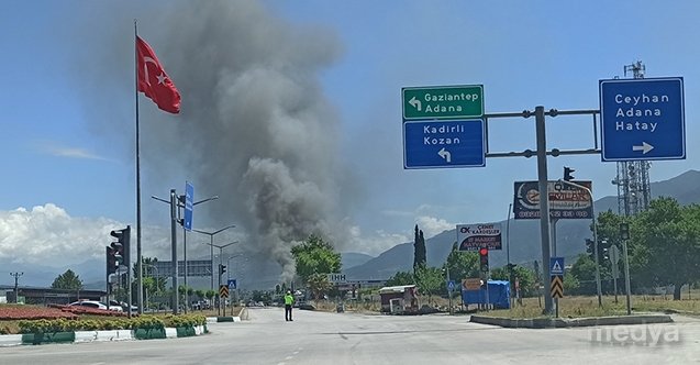 Osmaniye'de, kanepe imalathanesindeki yangın