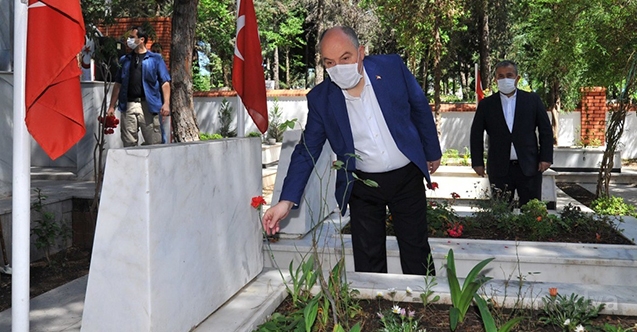 Osmaniye protokolünden, bayram arifesinde şehitlik ziyareti