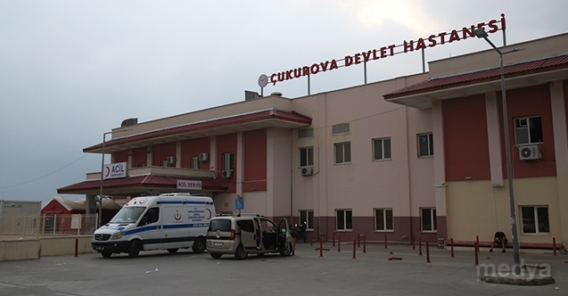 Adana'da bıçaklanıp otomobille üzerlerinden geçilen iki kardeş yaralandı