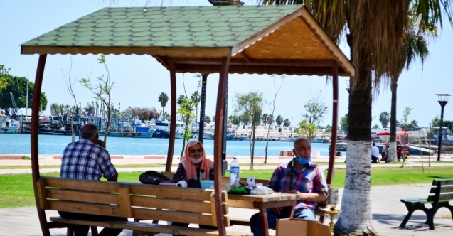Adana Ve Mersin De 65 Yas Ve Ustu Vatandaslar Yeniden Sokaga Cikti Medya Gazete