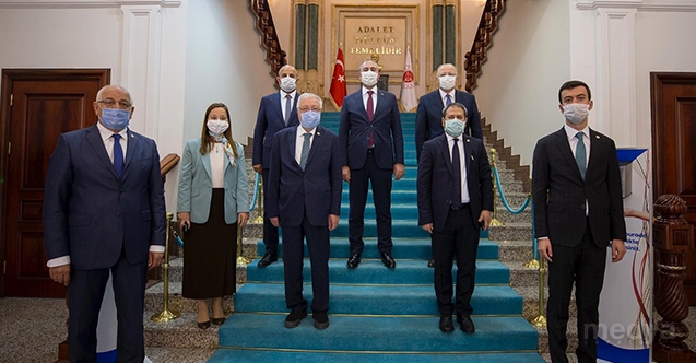 AK Parti Gaziantep milletvekilleri Adalet Bakanı Gül&#039;ü ziyaret etti
