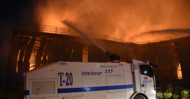 Adana&#039;da nişasta fabrikasında çıkan yangın kontrol altına alındı