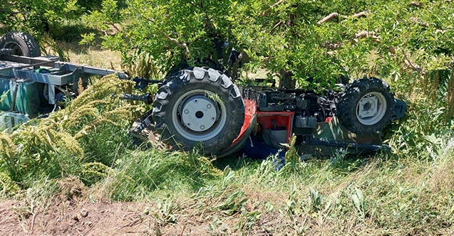 Isparta&#039;da devrilen traktörün altında kalan kişi öldü