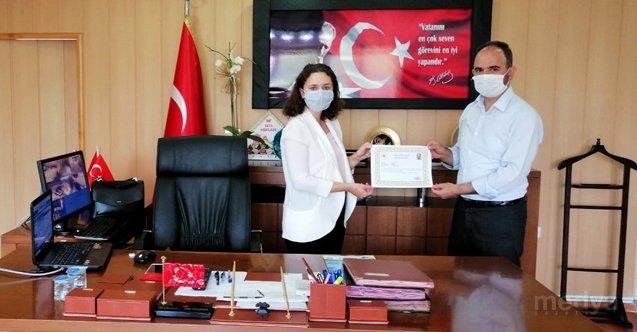 Sumbas Kaymakamı Özdemir'den müftü Canlı'ya başarı belgesi