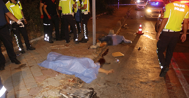 Adana&#039;da devrilen otomobildeki 2 kişi öldü 3 kişi yaralandı