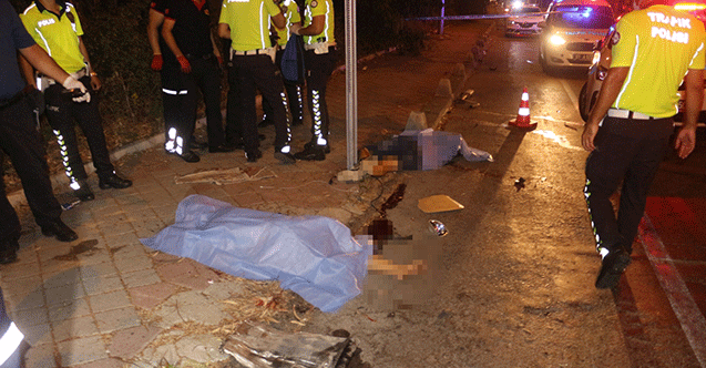 Adana'da devrilen otomobildeki 2 kişi öldü 3 kişi yaralandı