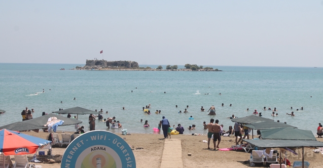 Adana&#039;da sıcak hava, sahile akın ettirdi