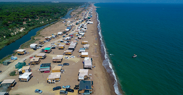 Antalya'da “çardaklı köy“de yüzüp, serinliyorlar
