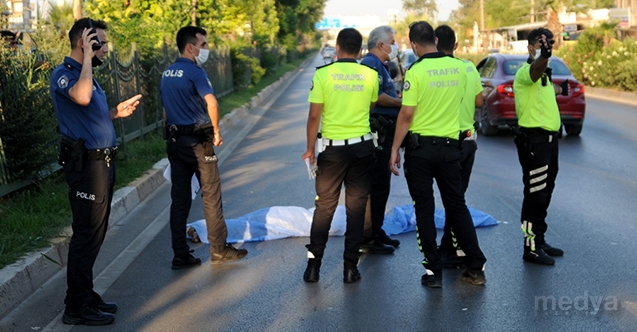 Antalya&#039;da otomobilin çarptığı kişi hayatını kaybetti