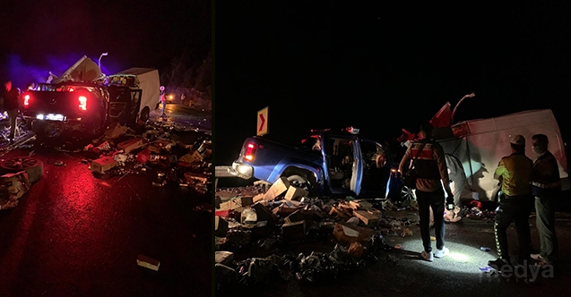 Antalya&#039;da ticari araçla kamyonet çarpıştı: 2 ölü, 4 yaralı