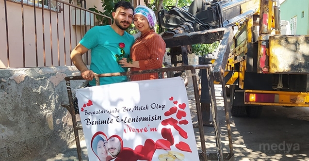 Kahramanmaraş'ta vinç üstünde evlilik teklifi