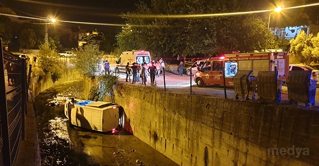 Osmaniye&#039;de dereye düşen panelvanın sürücüsü yaralandı