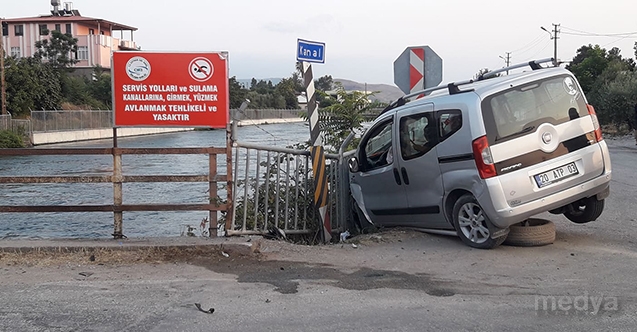 Otomobil ile hafif ticari araç çarpıştı: 3 yaralı