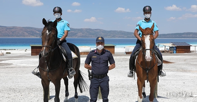 Salda Gölü'nde atlı jandarma birliği göreve başladı