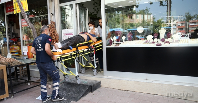 Adana&#039;da 2 şüpheli kuyumcuyu yaralayıp altınlarla kaçtı
