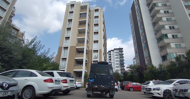 Adana'da özel harekat polisi evinde ölü bulundu