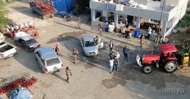 Adana&#039;daki suç örgütü operasyonunun drone görüntüleri paylaşıldı