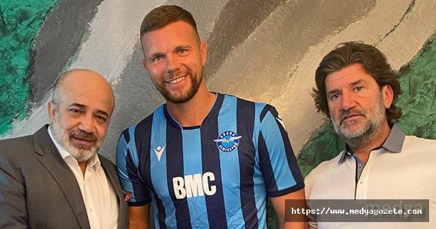 Milli Futbolcu Efecan Karaca Ikinci Kez Baba Oldu Medya Gazete