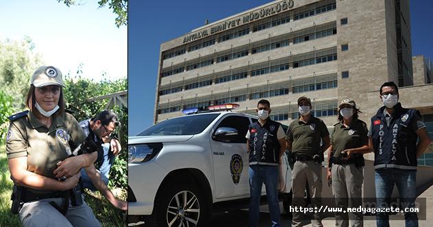 Antalya Da Polisler Hayvanlari Korumak Icin Gorev Basinda Medya Gazete